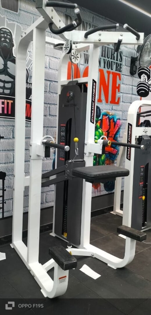 ASSISTED DIP CHINUP MACHINE